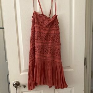 Free people dress. Size Medium. Short style with boxy fit. No waistline.
